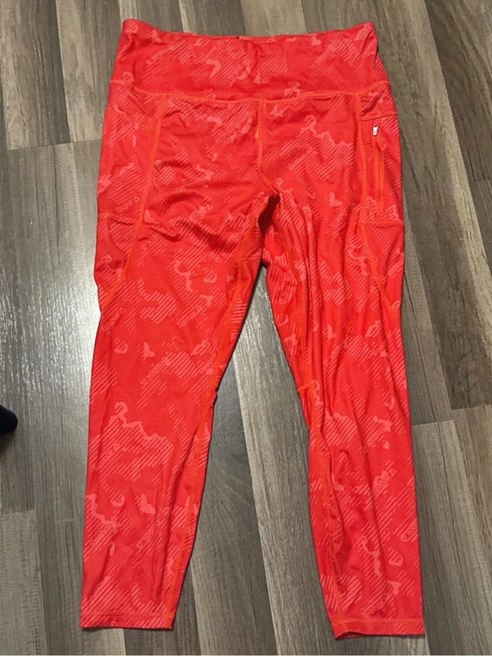 Reebok women’s cropped athletic leggings size XL